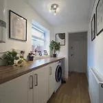 Modern Double W Private Bath & Free Parking *