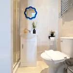 Modern Double W Private Bath & Free Parking Ferienhaus *