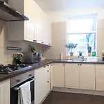 Modern Double W Private Bath & Free Parking York