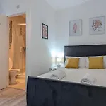 Modern Double W Private Bath & Free Parking *