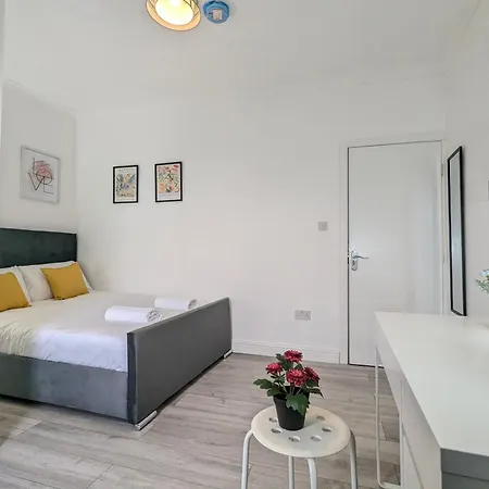 Modern Double W Private Bath & Free Parking * 요크