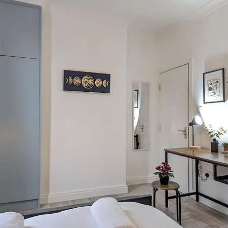 Modern Double W Private Bath & Free Parking 펜션 요크