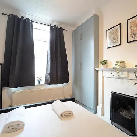 Modern Double W Private Bath & Free Parking *