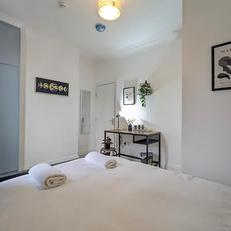 Modern Double W Private Bath & Free Parking * 요크