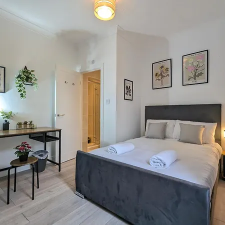 Modern Double W Private Bath & Free Parking * 요크