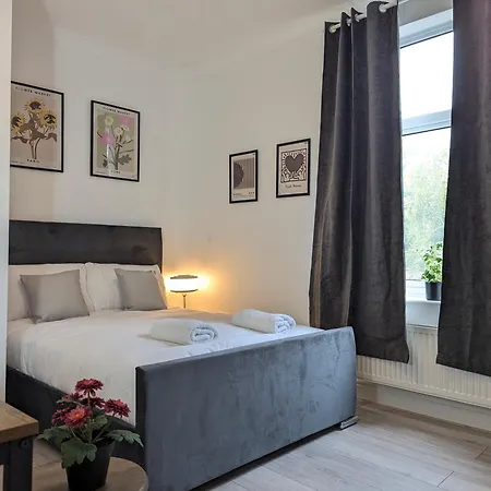 Modern Double W Private Bath & Free Parking Vakantiehuis York