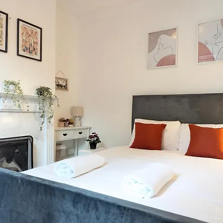 Modern Double W Private Bath & Free Parking York