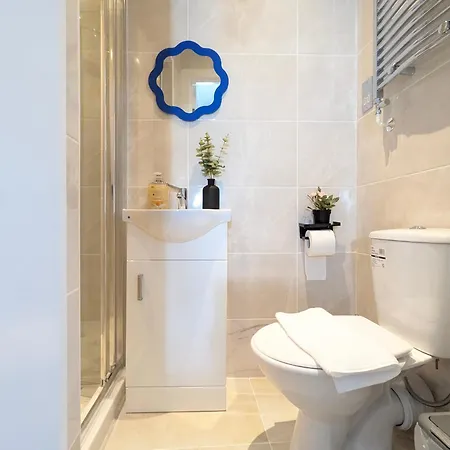 Modern Double W Private Bath & Free Parking بيت للعطل *