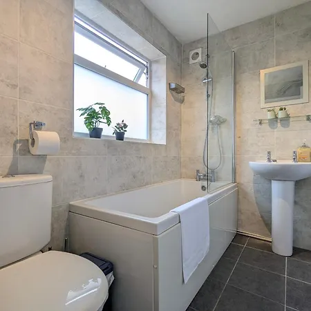 Modern Double W Private Bath & Free Parking Vakantiehuis *