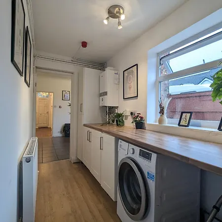 Modern Double W Private Bath & Free Parking *