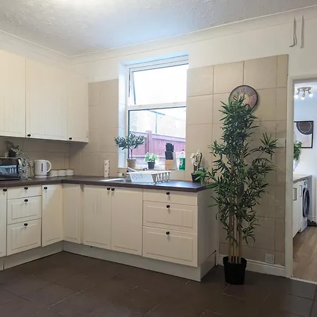 Modern Double W Private Bath & Free Parking * York