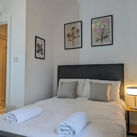 Modern Double W Private Bath & Free Parking * York