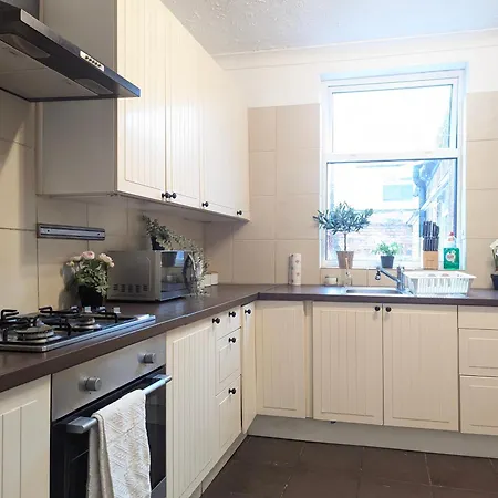 Modern Double W Private Bath & Free Parking York