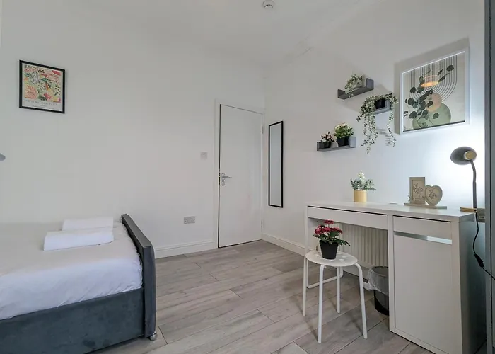 Casa de Férias Modern Double W Private Bath & Free Parking