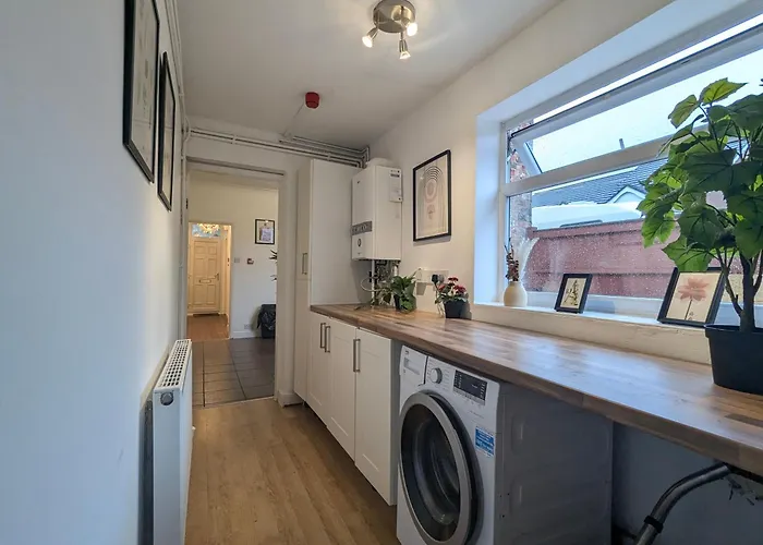 Modern Double W Private Bath & Free Parking *