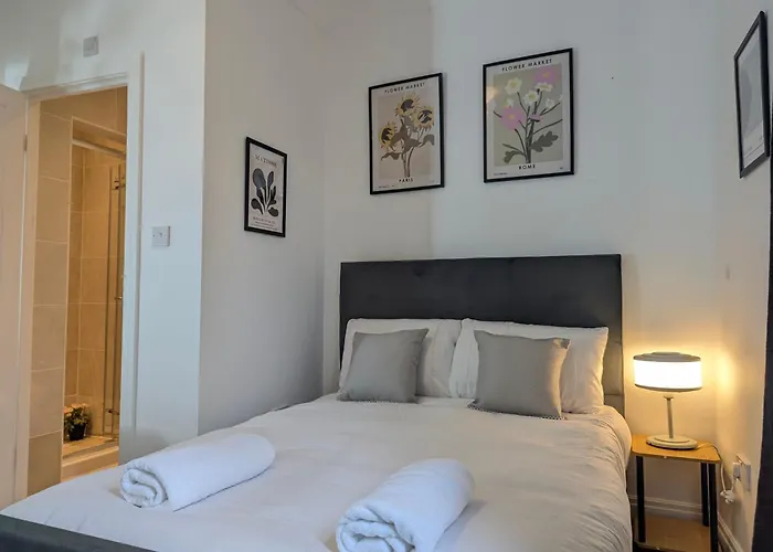 Modern Double W Private Bath & Free Parking * York