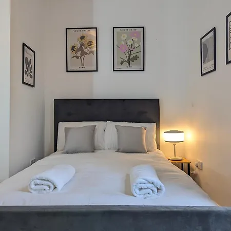 Modern Double W Private Bath & Free Parking * York