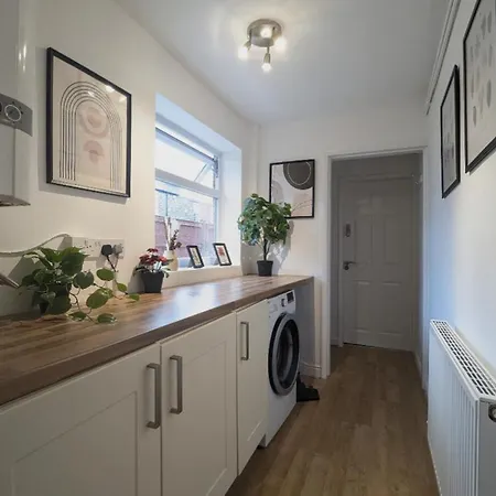 Modern Double W Private Bath & Free Parking *