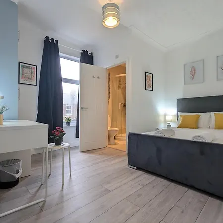 Modern Double W Private Bath & Free Parking *