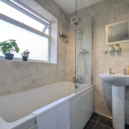 Semesterbostad Modern Double W Private Bath & Free Parking