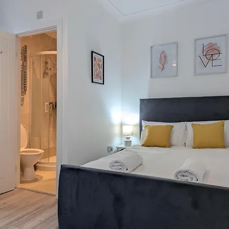 Modern Double W Private Bath & Free Parking *