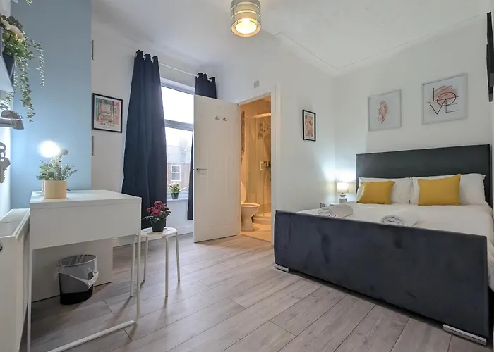 Modern Double W Private Bath & Free Parking *