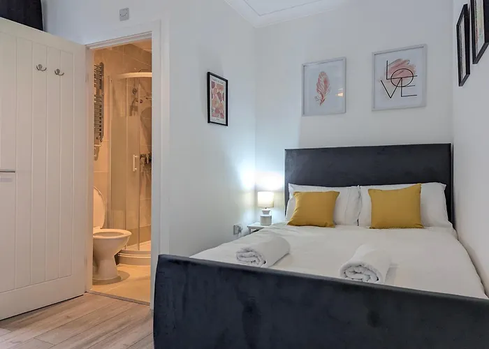Modern Double W Private Bath & Free Parking *